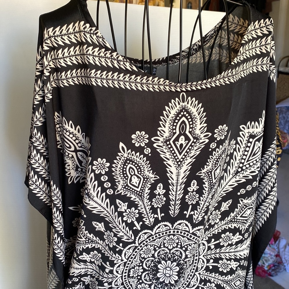 Black & white size small top